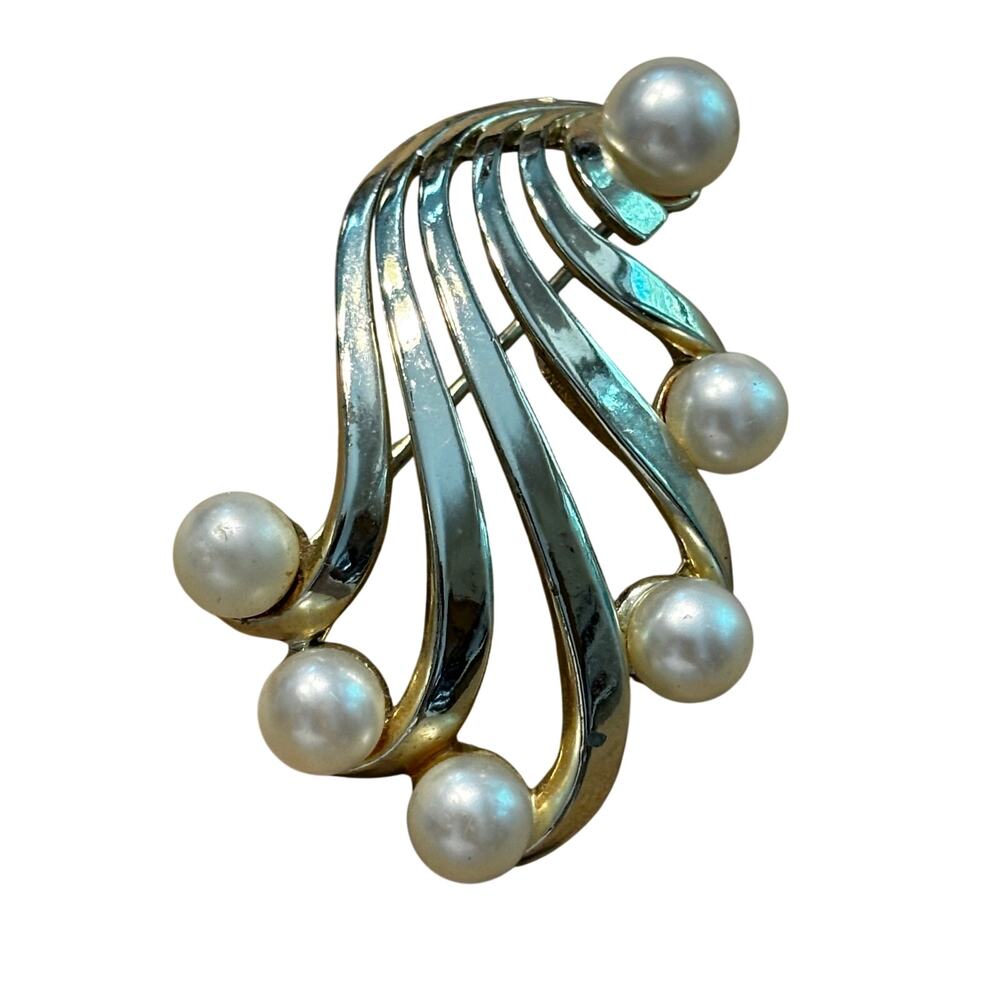 Vintage Marvella brooch fan shaped dimensional design goldtone & faux pearl pin